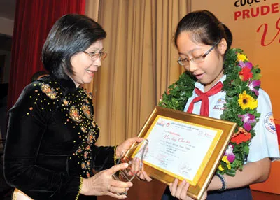 10 năm Báo SGGP và Sở GD-ĐT TPHCM tổ chức cuộc thi “Prudential - Văn hay chữ tốt”: Đất đã nở hoa!