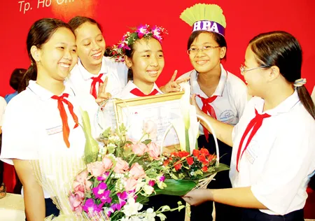 10 năm Báo SGGP và Sở GD-ĐT TPHCM tổ chức cuộc thi “Prudential - Văn hay chữ tốt”: Chất lượng bài viết ngày càng tốt hơn