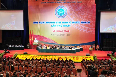 Quang cảnh buổi lễ khai mạc Hội nghị người Việt Nam ở nước ngoài lần thứ nhất. Ảnh: Minh Điền