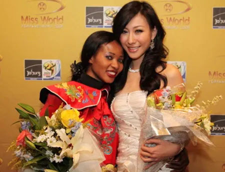 Hoa hậu Thế giới 2009: Miss Canada và Miss Sierra Leone cùng đoạt giải Miss Tài năng