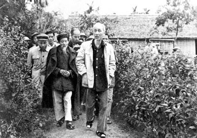 President Ho Chi Minh visits Nghe An Province in 1961 (File photo)