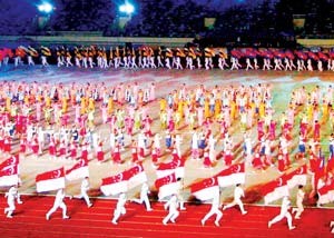 Performance during the 25th SEA Games opening ceremony in Vientiane, Laos Wednesday (Photo: SGGP)
