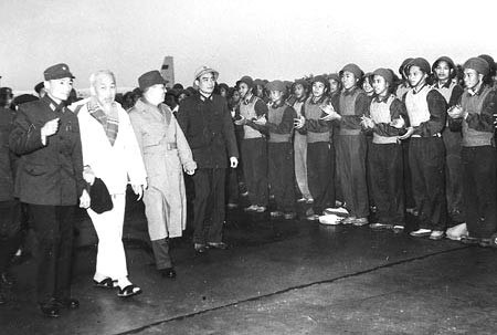President Ho Chi Minh visits an air force unit in 1967 (File photo)