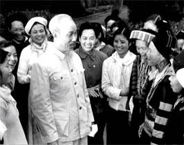 President Ho Chi Minh meets minority ethnic women representatives at the third Congress of Vietnam Women's Union in March 1961 (File photo)