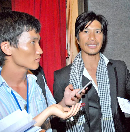 Nam diễn viên chính xuấtsắc nhất (phim nhựa) Dustin Nguyễn trả lời phỏng vấn báochí.