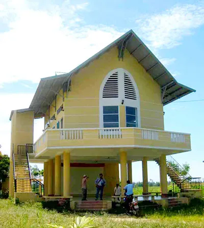 Nhà trú ẩn đa năng (phường Hòa Quý, Đà Nẵng) một giải pháp được lựa chọn cho việc chung sống an toàn với lũ. Ảnh: HÀ MINH Ảnh: NGUYÊN KHÔI