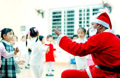 Khi kinh doanh xâm nhập trường học: Ai được lợi?