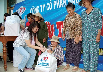 Nơi đó, còn nhiều người đang cần giúp đỡ