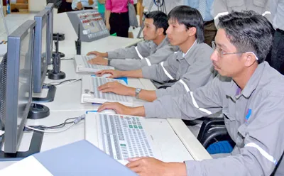 Thu nhập của ngành hàng không và dầu khí: Cao và thấp