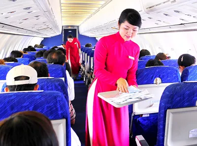 Nhân viên ngành hàng không hiện có mức lương cao so với mặt bằng chung. Ảnh: Việt Dũng