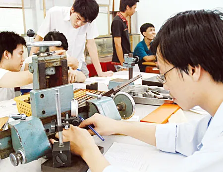 Ngân sách cho giáo dục đại học - Điều chỉnh nguồn thu để tăng chi