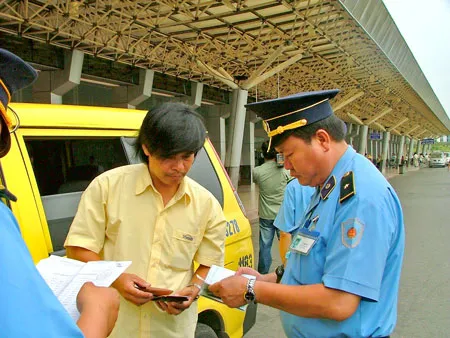 Taxi hoạt động tại sân bay Tân Sơn Nhất: Vi phạm nhiều lần, sẽ cấm hoạt động