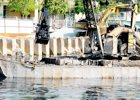 Cảnh báo ô nhiễm từ bùn thải