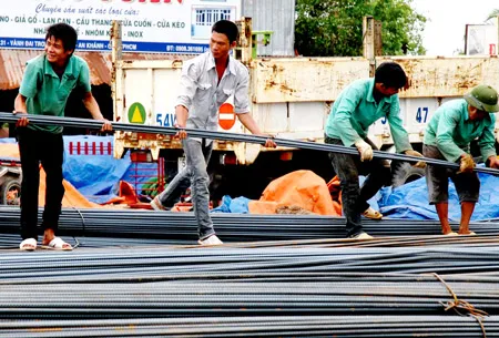 Thị trường vật liệu xây dựng mùa cao điểm: Cầu tăng, cung dồi dào