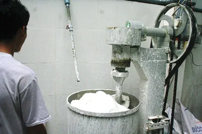 Kinh hoàng công nghệ làm bún chui