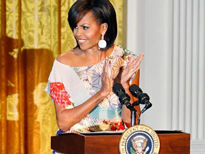 Đệ nhất Phu nhân Hoa Kỳ Michelle Obama luôn xuất hiện trước công chúng với trang phục được kết hợp từ nhiều thương hiệu thời trang nổi tiếng với nhau đã tạo nên phong cách riêng của bà