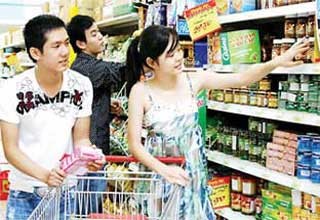 A view of Big C Supermarket in Phu Nhuan District, Ho Chi Minh City. In 2009 inflation was contained at 6.88 percent, or below the 7 percent limit set by the National Assembly, the General Statistics Office said (Photo: SGGP)