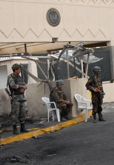 File picture dated September 18, 2008 shows Yemeni guarding the US embassy in Sanaa (AFP photo)