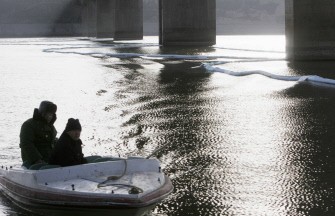 Water quality monitors at the Sanmenxia reservoir detect traces of diesel in the Yellow River in Sanmenxia on January 4 (AFP photo)