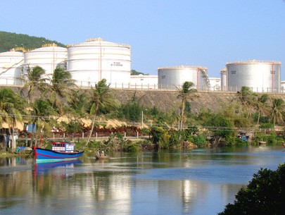 Oil depots in Dung Quat refinery (Photo: Tuoi Tre Newspaper)