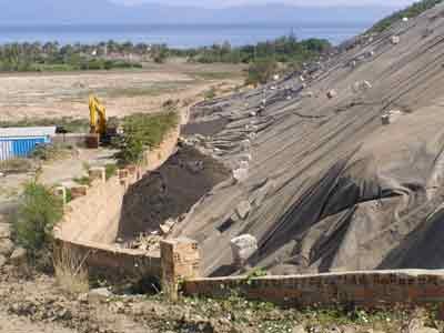 Toxic nix grain wastedumping ground.Residents in the central province of Khanh Hoa discover HVS is surreptitiously using toxic copper slag to build and repair ships at night while VEA orders HVS not to use until the company has effective solution to treat previously produced waste