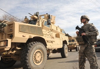 A US soldier stands gaurd during a patrol at Jabalussaraj in Parwan province, Afghanistan on January 7, 2010 (AFP photo)