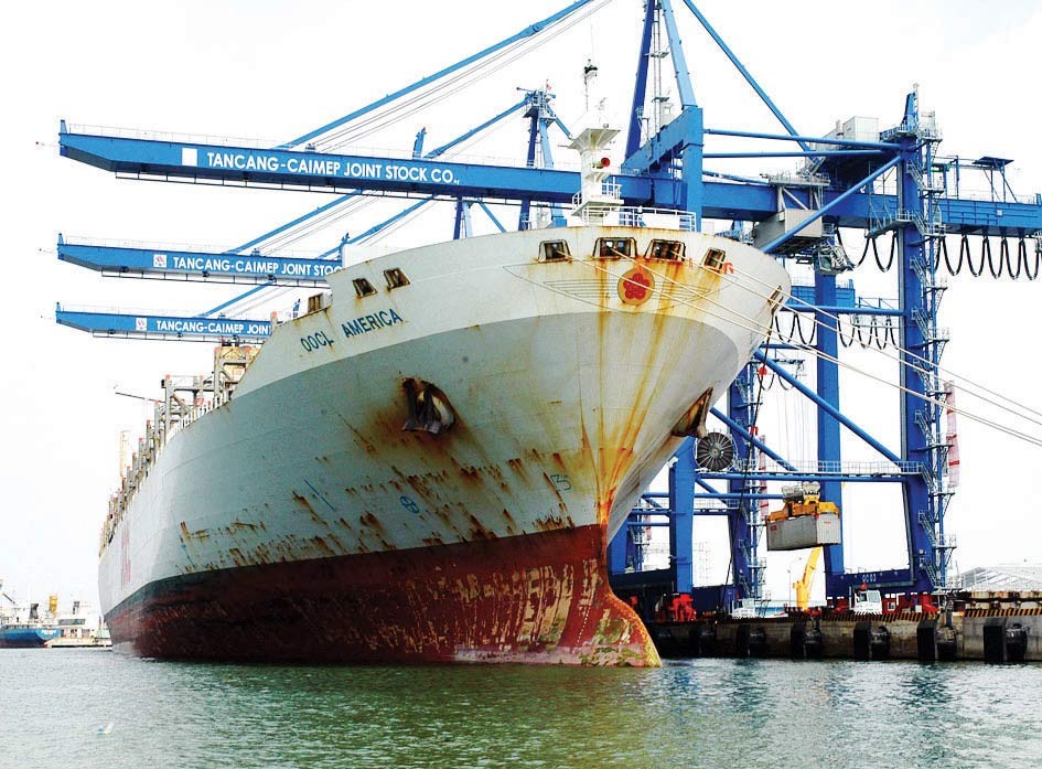 M.V. OOCL America container ship berths at Tan Cang-Cai Mep deep-water seaport in the southern province of Ba Ria-Vung Tau on January 9 (Photo: SGGP)