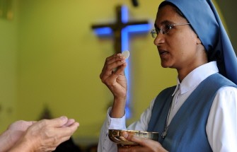A Malaysian Christian participates in the communion rite at a Sunday service inside a church in Petaling Jaya near Kuala Lumpur on January 10, 2010. (AFP photo)