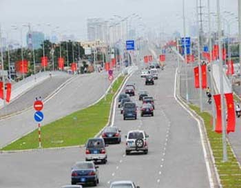A section of the Japan ODA-funded East-West Highway in District 6, HCMC, which opened to traffic last September (Photo: Tuoi Tre)