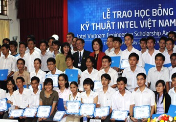 (File) Intel grants scholarships to 49 students on May 29, 2009 at Ho Chi Minh City University of Technology.