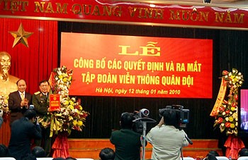 A ceremony held in Hanoi January 12 marked the upgrade of the military’s telecom company, Viettel, into the Viettel Group (Photo: dddn)