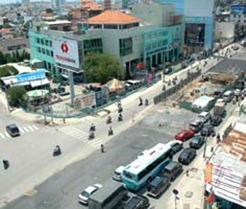 Broadening and upgrade of Nam Ki Khoi Nghia-Nguyen Van Troi Street will be completed before Tet on February 14 (Photo: Lao Dong)