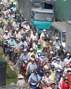 A typical peak-hour scene on HCM City roads. Deputy PM Hoang Trung Hai has urged the city authorities to take effective measures to ease congestion. (Photo: SGGP)