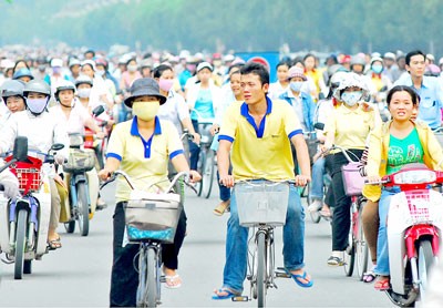 Many people from other provinces flock to Ho Chi Minh City in search of work. (Photo: SGGP)