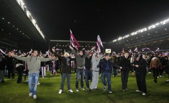Aston Villa fans run onto the pitch at the final whistle after Aston Villa beat Blackburn Rovers 6-4 on Janauary 20, 2010. AFP PHOTO
