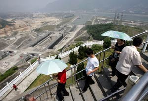 Visitors enjoy landscape of Three Gorges Dam construction site.