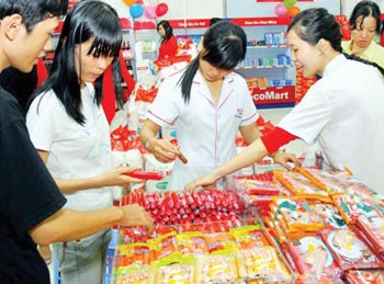 A Vissan outlet in HCMC. The company said it was forced to increase the prices of some items because their costs had risen though the company has undertaken not to hike prices between January 15 and March 15 under a city price-stabilization program for Tet (Photo: SGGP)