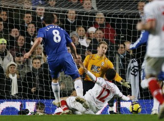 Frank Lampard (L) scores his second goal past Birmingham's English goalkeeper Joe Hart (2nd L) during the English Premier League football match between Chelsea and Birmingham City at Stamford Bridge in London on January 27, 2010. AFP PHOTO