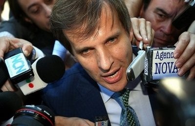 President of the Argentine Central Bank, Martin Redrado (C), speaks to journalists as he enters the National Congress building to testify before a special committee formed to study his case in Buenos Aires on January 27. AFP photo