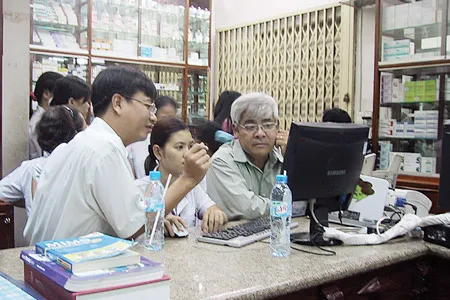 Vụ lộ diện đường dây buôn lậu thuốc tây quy mô lớn: Ai đã bao che trong thời gian dài?