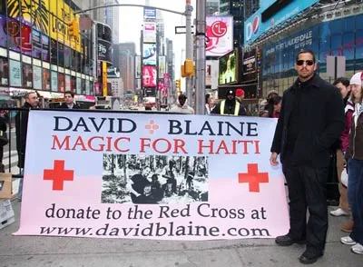 Nhà ảo thuật David Blaine tổ chức quyên tiền cứu trợ người dân Haiti tại New York hôm 15-1