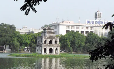 Quanh hồ Gươm...