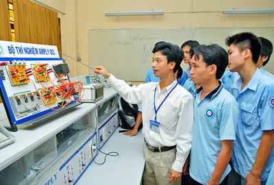 Giáo dục chuyên nghiệp: Bao giờ thoát cảnh “bước đệm”?