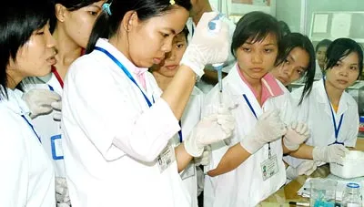 Các trường ĐH công lay lất vì học phí thấp