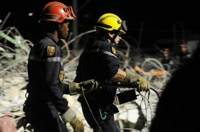French search and rescue team members carry a special detection device as they search for survivors in the rubble of a collapsed supermarket on February 09, 2010 in Port-au-Prince, damaged by the January 12th earthquake. AFP photo