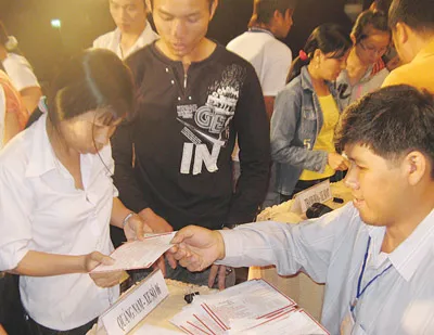 Gần 500 công nhân được tặng vé xe về quê ăn tết