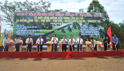 Lễ khởi công xây dựng đường ôtô từ huyện Châu Thành đến trung tâm 4 xã: An Khánh, Phú Túc, Phú Đức và Tân Phú