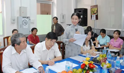 LS Trương Thị Hoà đang phát biểu. Ảnh: Cao Thăng