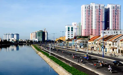 Đại lộ Đông Tây, một công trình có tác động thúc đẩy kinh tế xã hội TPHCM phát triển. Ảnh: Thái Bằng