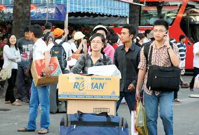 Hành khách về quê tại Bến xe Miền Đông. Ảnh: Đức Trí